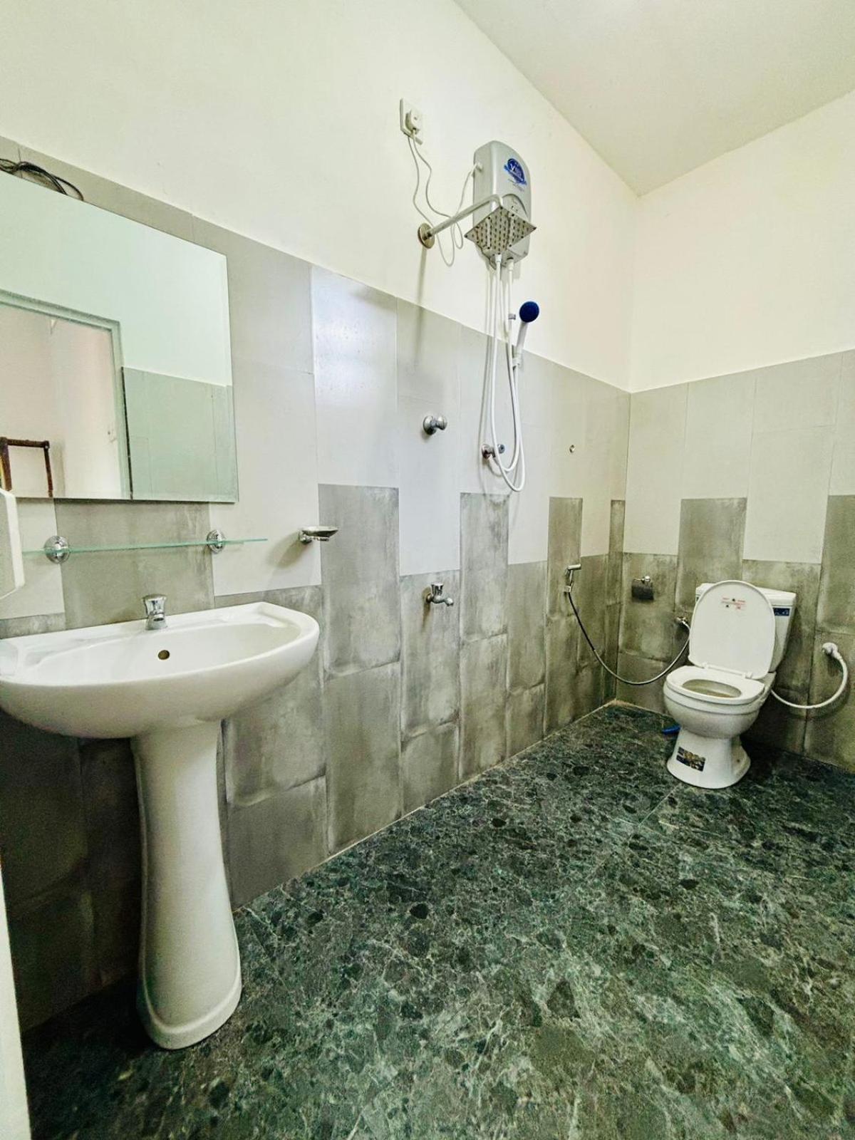 Sanithu Homestay And Villa Гале Екстериор снимка