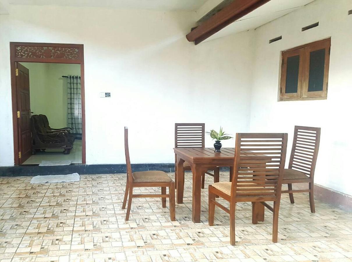 Sanithu Homestay And Villa Гале Екстериор снимка